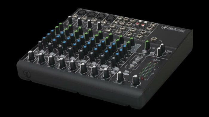 Mackie PPM608 - 8-channel Powered Mixer w/Effects (1000W)