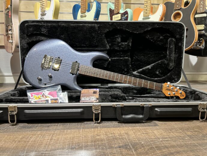 Music Man Luke III, Bodhi Blue inkl. case