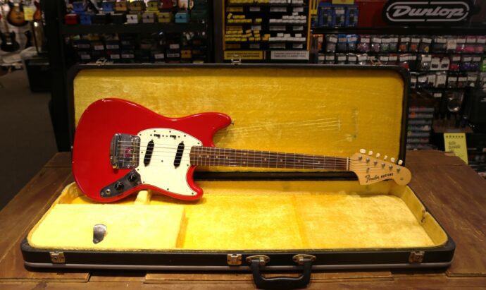 Begagnad Fender Mustang från 1965 hos Musikbörsen Göteborg