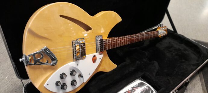 Rickenbacker 330 Mapleglo 2012