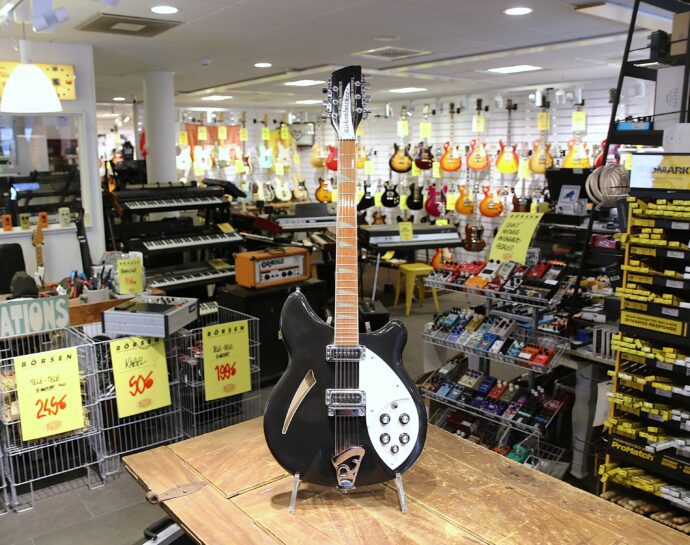 Begagnad Rickenbacker 360/12 i JetGlo 2007 hos Musikbörsen i Göteborg