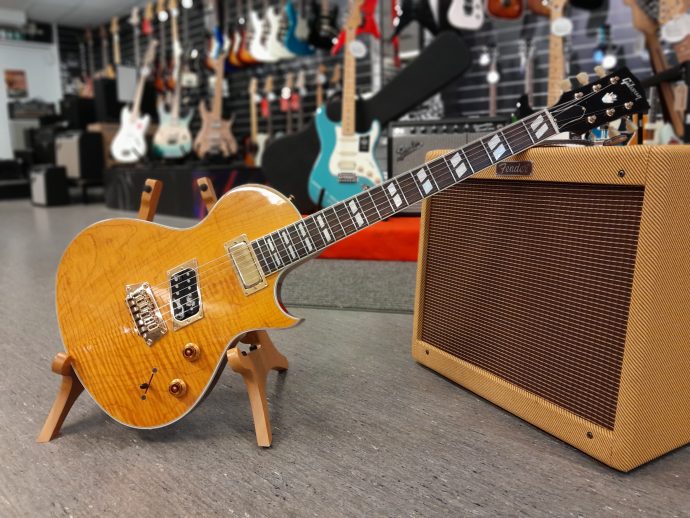 Gibson Nighthawk ST-2 Trans Amber -95