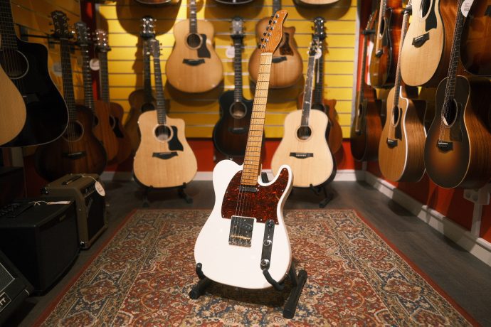 Sire Larry Carlton T7