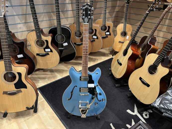 Guild Starfire Pelham Blue