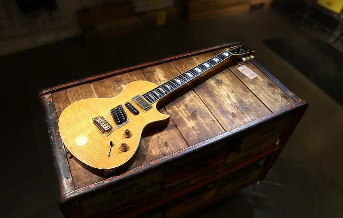 Begagnad Gibson Nighthawk Custom från 1994 hos Musikbörsen i Göteborg