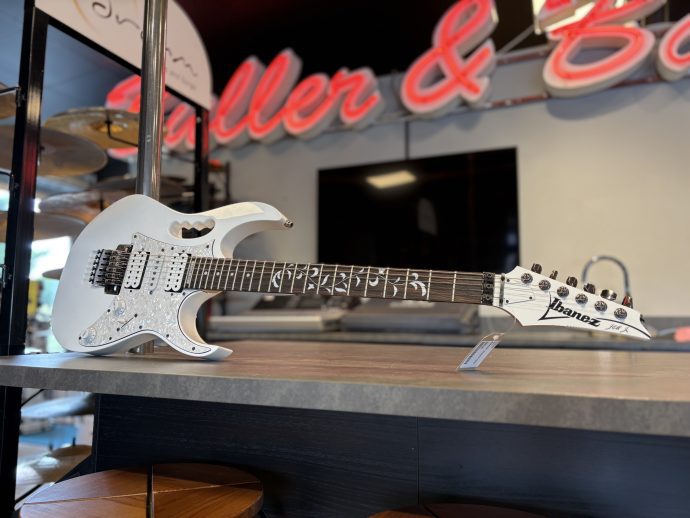 Ibanez JEM555WH inkl. hardcase.