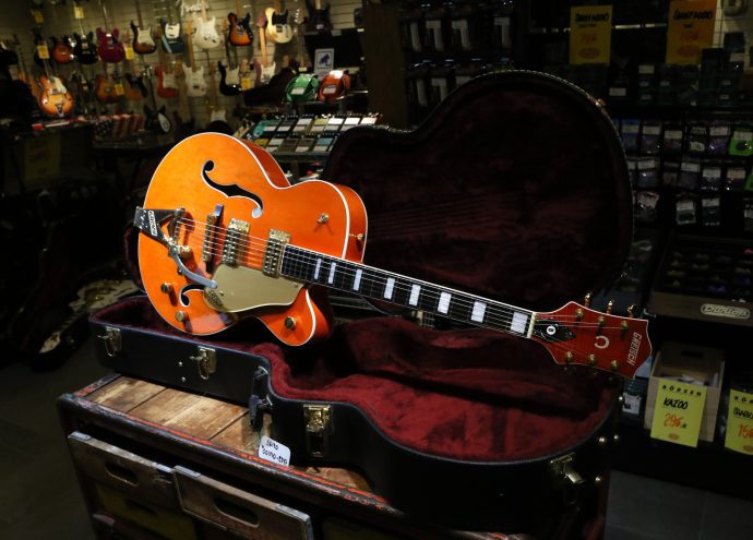 Begagnad Gretsch G6120 Nashville Orange Stain hos Musikbörsen i Göteborg