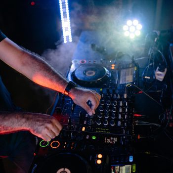 DJ