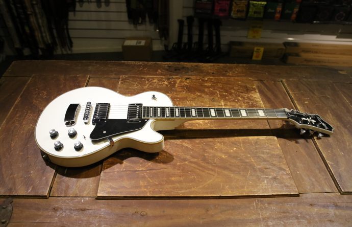 Begagnad Hagström Super Swede med orginal hardcase