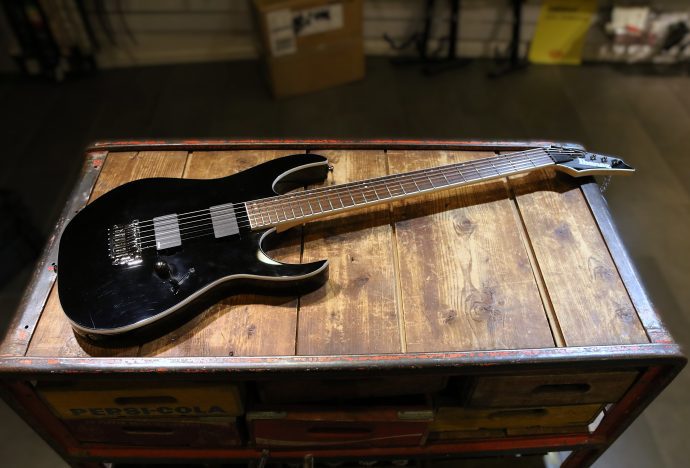 Begagnad Ibanez RGIB21 Baritone med Dubba EMG pickups